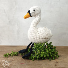 Load image into Gallery viewer, Hardicraft Crochet Kits -  LILLY SWAN
